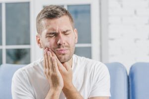 problemas bucais dor de dente 300x200 - COM ESCOVAR OS DENTES CORRETAMENTE EM 9 ETAPAS PRÁTICAS